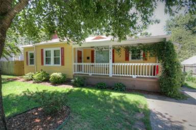 Main picture of 2715 Thornton Cir SW