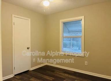 Main picture of 601 Dundeen Dr