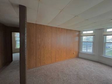 Main picture of 1460 1/2 W 3rd St