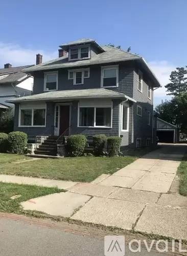 Main picture of 142 Winspear Ave