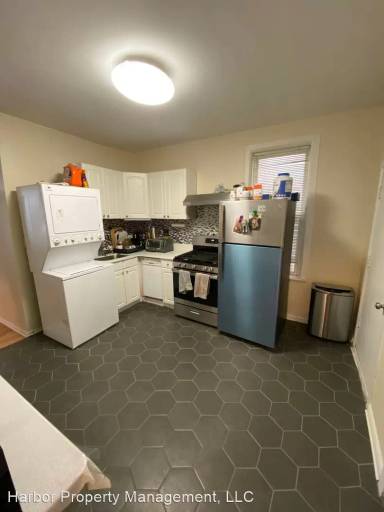 Main picture of 3342 N Claremont Ave