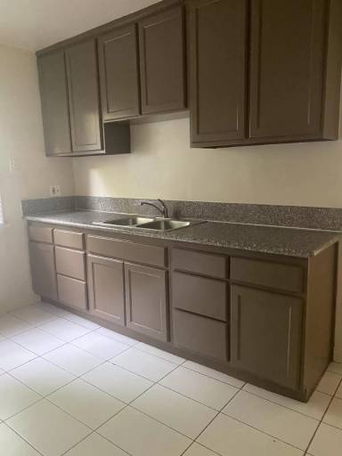 Main picture of 622 W QUEEN St