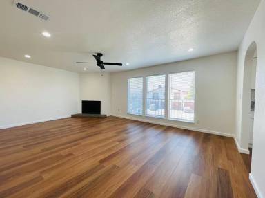 Main picture of 4857 E University Ave