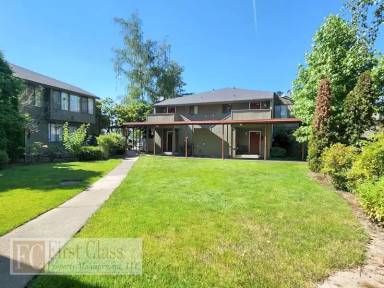 Main picture of 4724 SW Murray Blvd