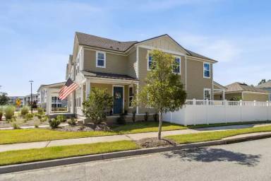 Main picture of 213 Daydream Ave