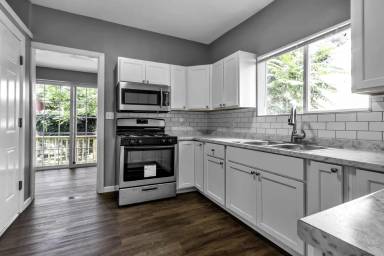 Main picture of 194 Herkimer St