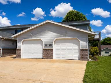 Main picture of 122 Buechner Cir