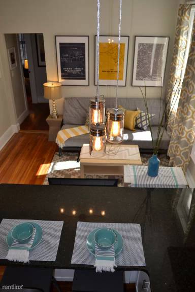 Main picture of 10 Moon St