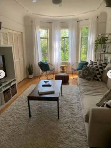 Main picture of 1165 Bay St