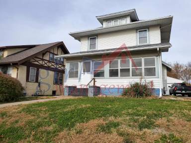 Main picture of 2572 Laurel Ave