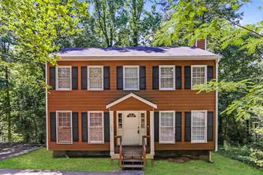 Main picture of 396 Shamrock Ct