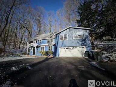 Main picture of 11 Dogwood Dr