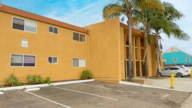 Main picture of 4060 Euclid Ave