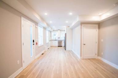 Main picture of 4926 Locust St