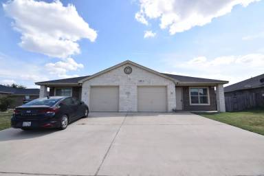 Main picture of 4700 Cambridge Dr