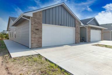 Main picture of 2937 S Maize Ct