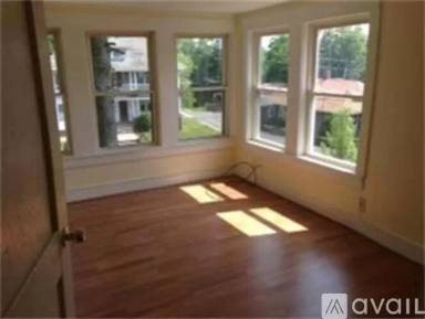 Main picture of 571 Lincoln St