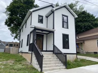 Main picture of 332 Visser Pl SE