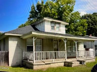 Main picture of 304 E Academy St