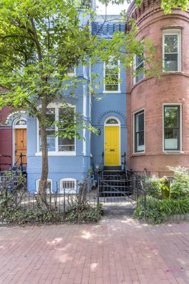 Main picture of 619 6th St NE