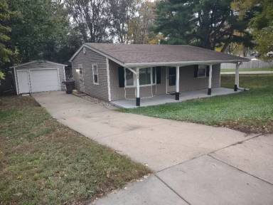 Main picture of 2200 N 68th St