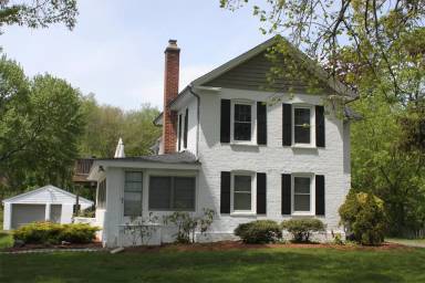 Main picture of 664 S End Rd