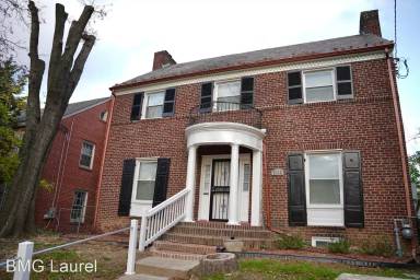 Main picture of 2112 Branch Ave SE