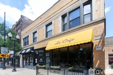 Main picture of 4655 N Lincoln Ave