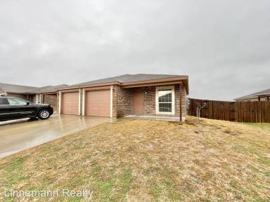 Main picture of 904 Lasso Dr