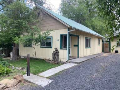 Main picture of 155 NW Adams Pl