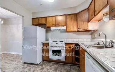 Main picture of 211 Versailles Blvd