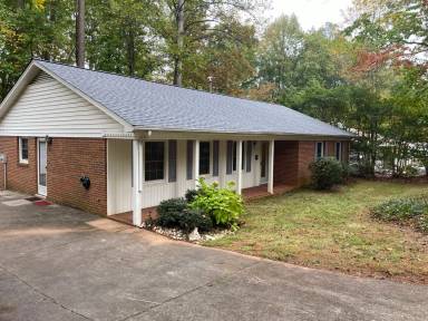 Main picture of 2104 Cottage Pl