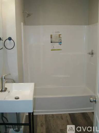 Main picture of 736 W 1st Ave
