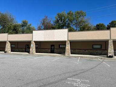 Main picture of 1627 E Main St