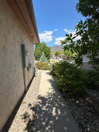 Main picture of 320 Castle Ridge Dr