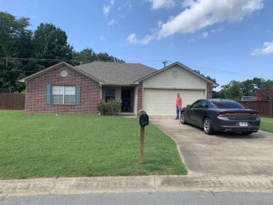 Main picture of 66 Timberwood Dr