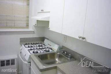 Main picture of 170 E 4th St