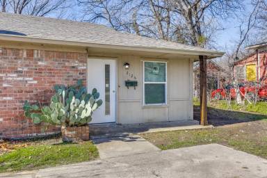 Main picture of 3126 Hunter St