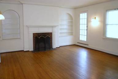 Main picture of 10 University Cir