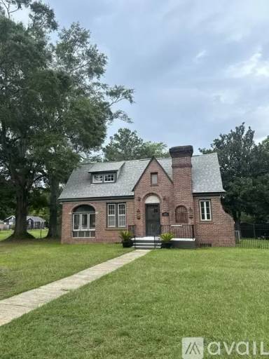 Main picture of 103 N Pine St