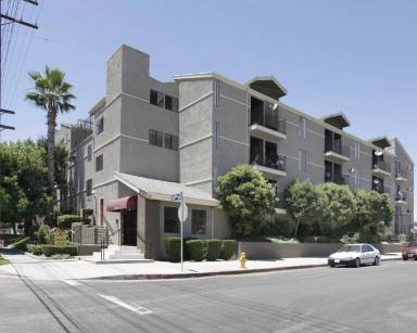 Main picture of 11943 Vanowen St