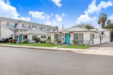 Main picture of 139 N Beachwood Dr