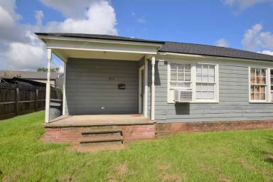 Main picture of 3812 Swanee St