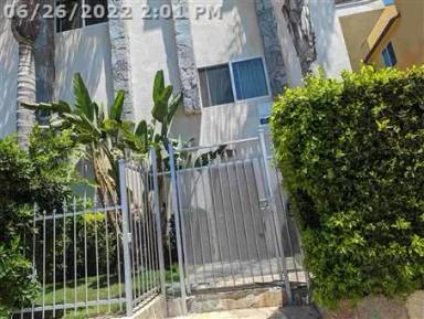 Main picture of 11339 Oxnard St