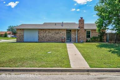 Main picture of 2701 NE Euclid Ave