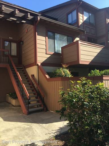 Main picture of 215 E Warren Cmn