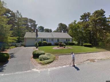 Main picture of 2 Poinsettia Dr