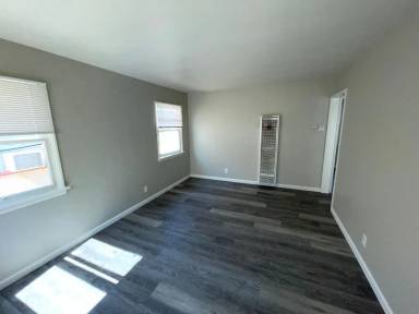 Main picture of 1934 Cedar Ave