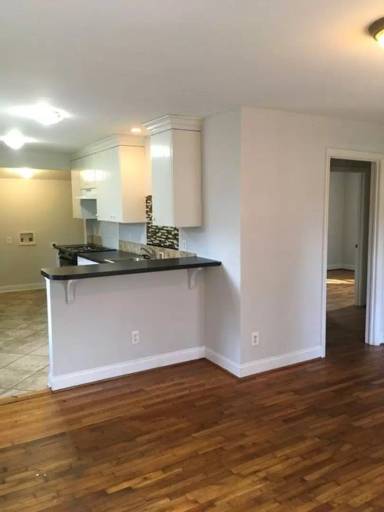 Main picture of 102 E Farmview St