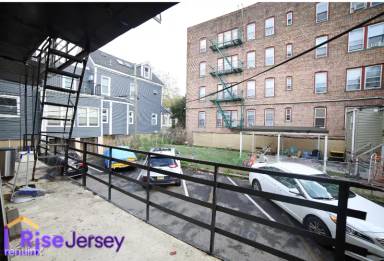 Main picture of 184 Fairview Ave